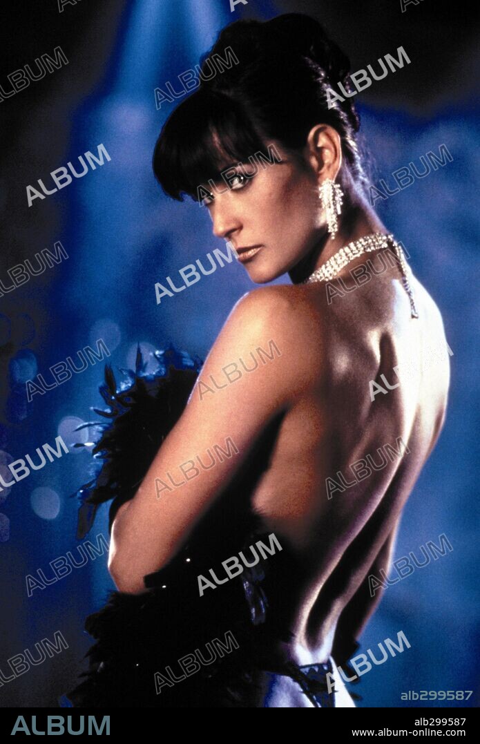 DEMI MOORE en STRIPTEASE, 1996, dirigida por ANDREW BERGMAN. Copyright LOBELL/BERGMAN.