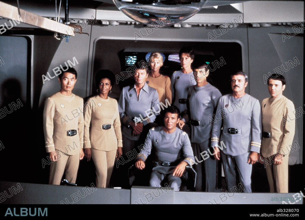 DEFOREST KELLEY, LEONARD NIMOY y WILLIAM SHATNER en STAR TREK, LA PELICULA, 1979 (STAR TREK, THE MOTION PICTURE), dirigida por ROBERT WISE. Copyright PARAMOUNT PICTURES.