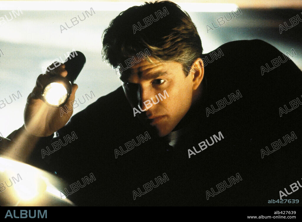 MATTHEW MODINE en DE REPENTE, UN EXTRAÑO, 1990 (PACIFIC HEIGHTS), dirigida por JOHN SCHLESINGER. Copyright 20TH CENTURY FOX / GORDON, MELINDA SUE.