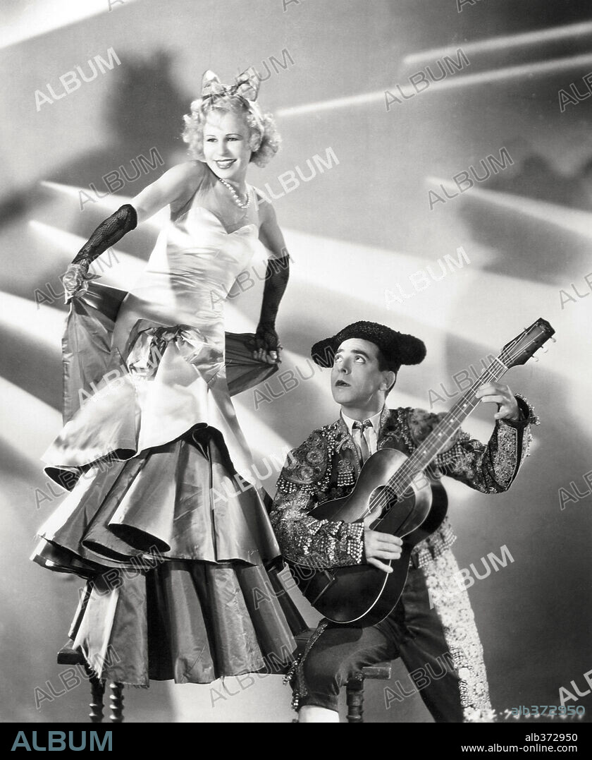 EDDIE CANTOR and LYDA ROBERTI in THE KID FROM SPAIN, 1932, directed by LEO MCCAREY. Copyright UNITED ARTISTS.