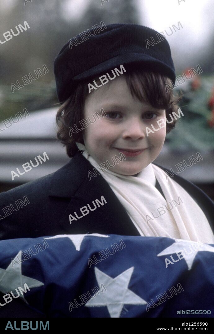 HARVEY STEPHENS en LA PROFECÍA, 1976 (THE OMEN), dirigida por RICHARD DONNER. Copyright 20TH CENTURY FOX.