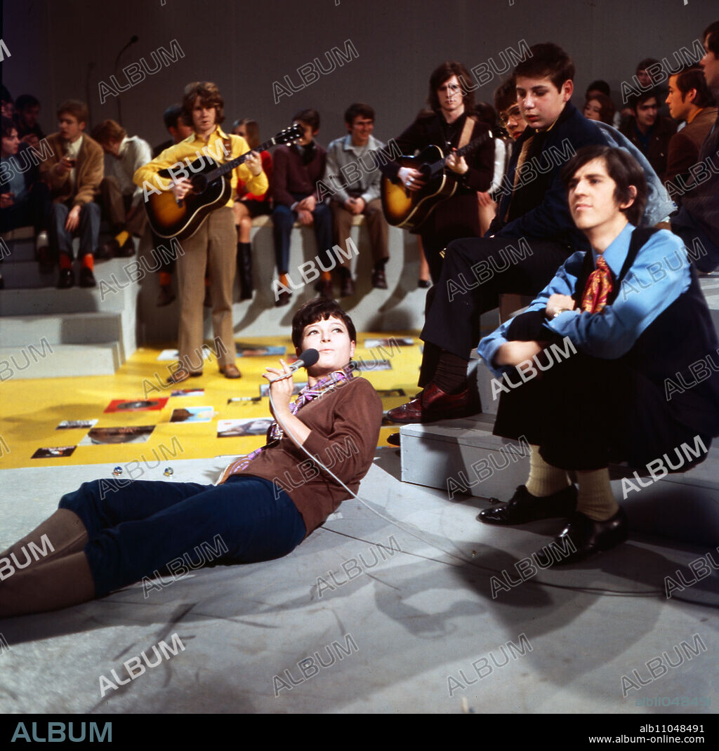 4-3-2-1 Hot and Sweet, music show, Germany 1969, guest star: Birgit Rüssmann (?) with presenter Ilja Richter.