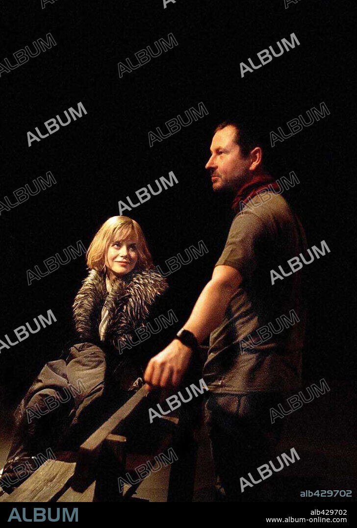 LARS VON TRIER y NICOLE KIDMAN en DOGVILLE, 2003, dirigida por LARS VON TRIER. Copyright FILMMEK / KONOW, ROLF.