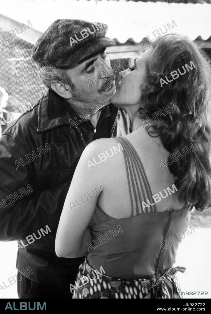 ANTONIO FERRANDIS y CARMEN SEVILLA en LA PROMESA, 1976, dirigida por ANGEL DEL POZO.