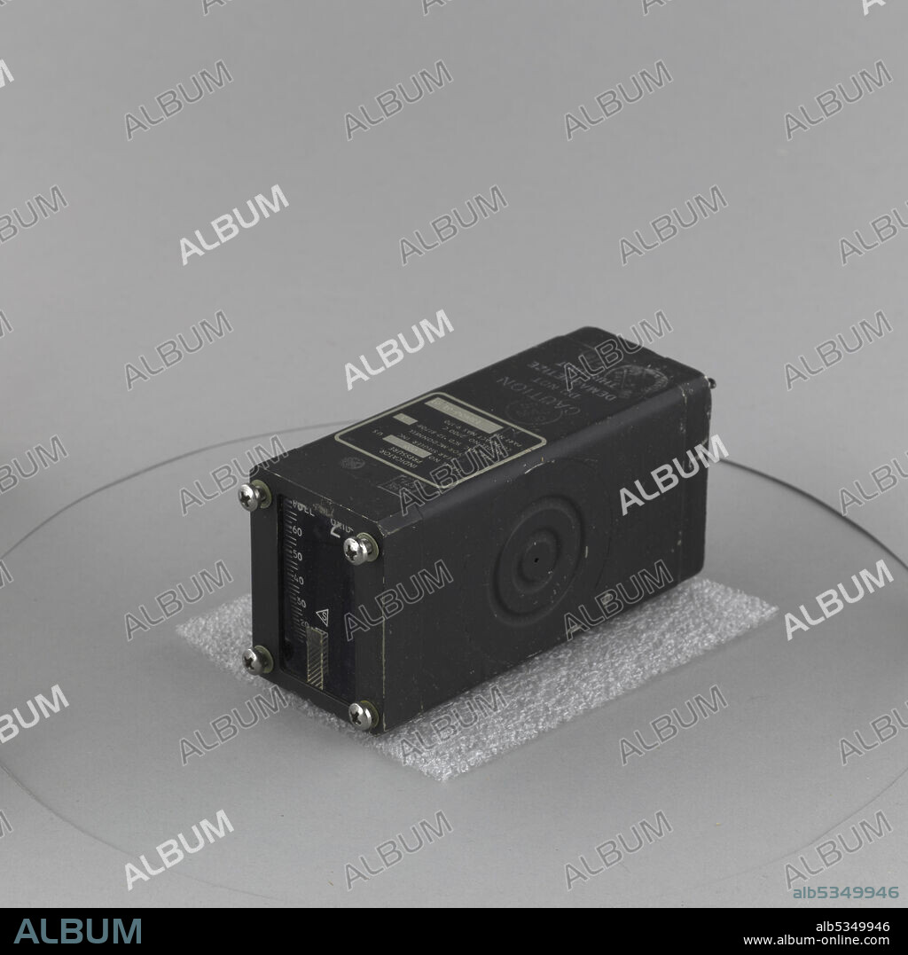 LEAR SIEGLER INC.. This cockpit instrument provided information on the pressure in the fuel and oxidizer tanks of one of the propulsion and attitude control systems of the Gemini spacecraft. Astronauts flew ten Gemini missions in 1965-66, paving the way for the Apollo missions to the Moon. The key objectives of Gemini were gathering experience with rendezvous and docking, long-duration spaceflight, and extravehicular activity. NASA transferred this instrument to the Smithsonian in 1972.