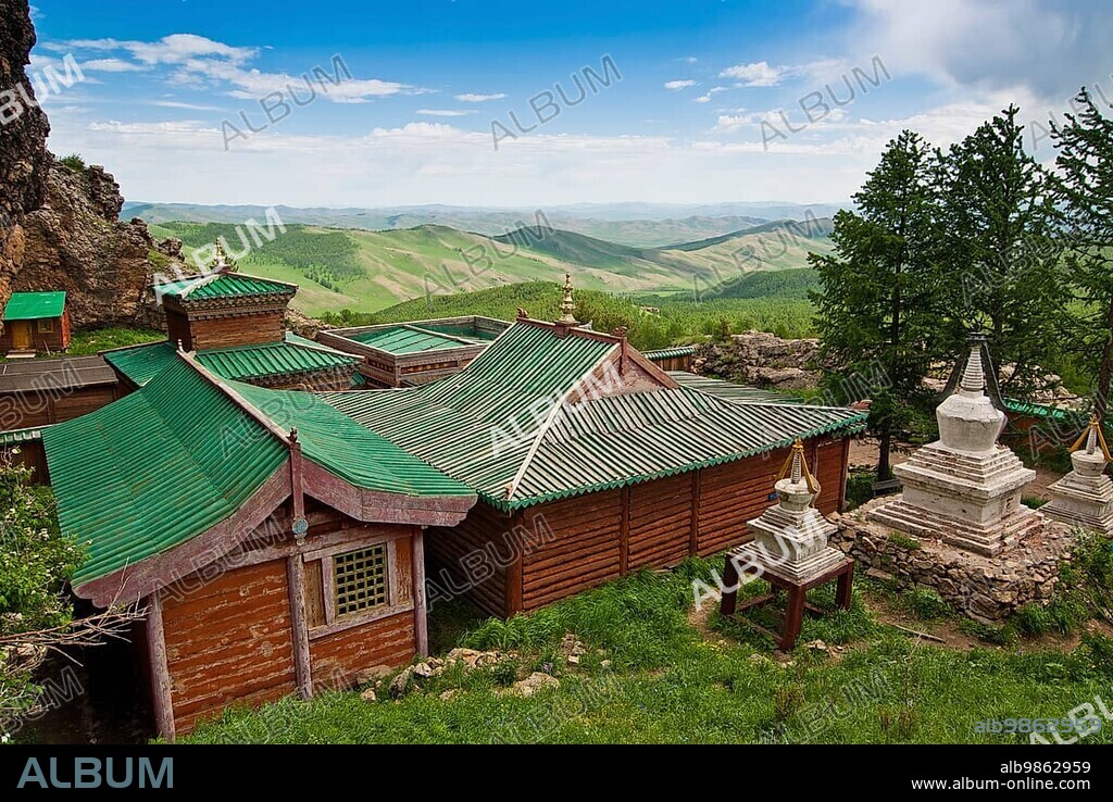 Buddhist Monastery with Chörten in the Mountains of Khangai Nuruu National Park, Tövkhön Khiid, Orkhon Khürkhree, Kharkhorin, Övörkhangai Aimak, Mongolia, Asia.