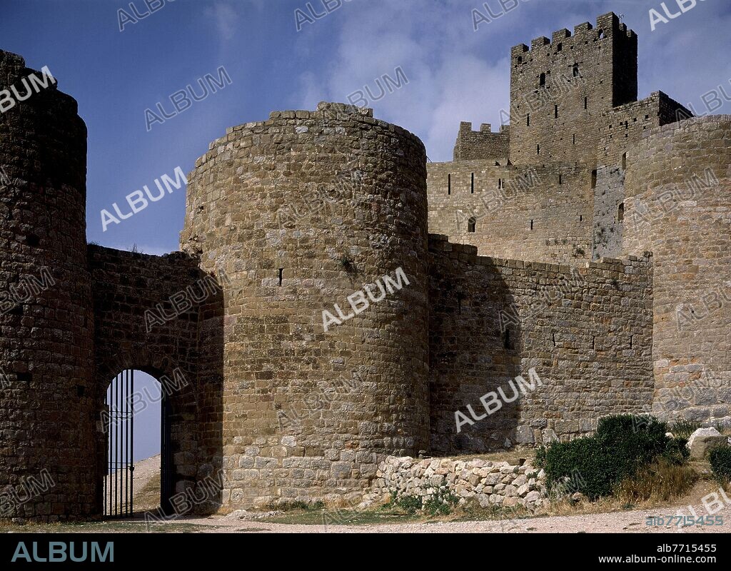 PUERTA DE ENTRADA AL CASTILLO DE LOARRE - SIGLO XI - ROMANICO ARAGONES.