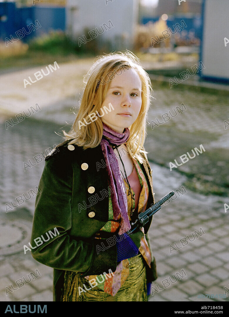 ALISON PILL in DEAR WENDY, 2005, directed by THOMAS VINTERBERG. Copyright NIMBUS FILM.