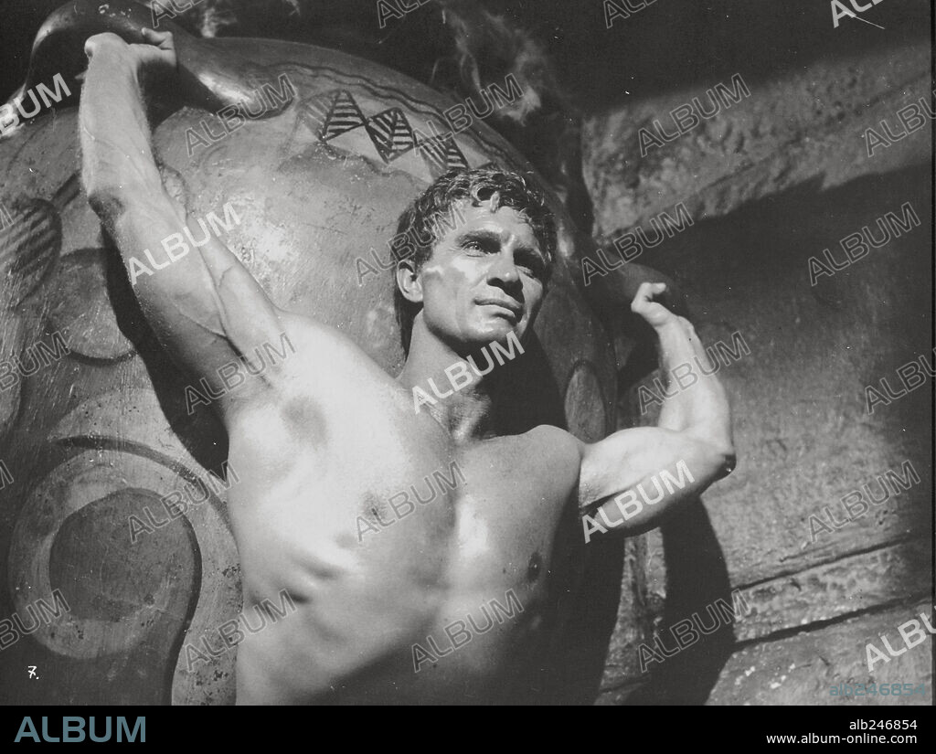 GORDON MITCHELL en MACISTE, EL COLOSO, 1961 (MACISTE NELLA TERRA DEI CICLOPI), dirigida por ANTONIO LEONVIOLA. Copyright ALBATROS.