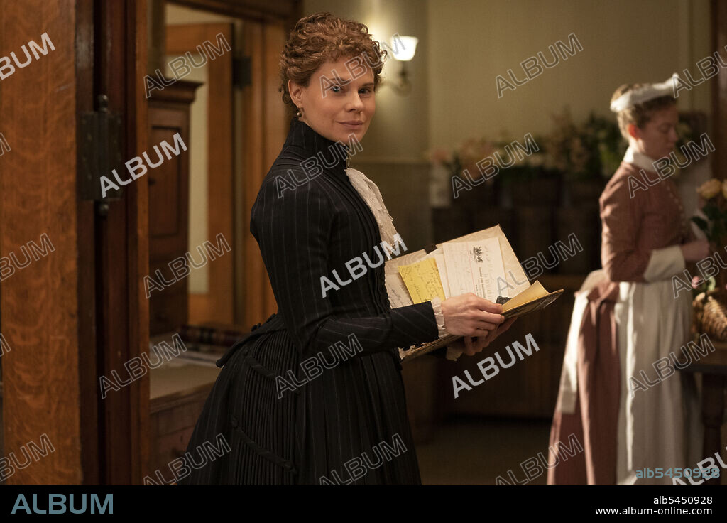 CELIA KEENAN-BOLGER in THE GILDED AGE, 2022, directed by MICHAEL ENGLER. Copyright HBO / Universal Pictures Television.