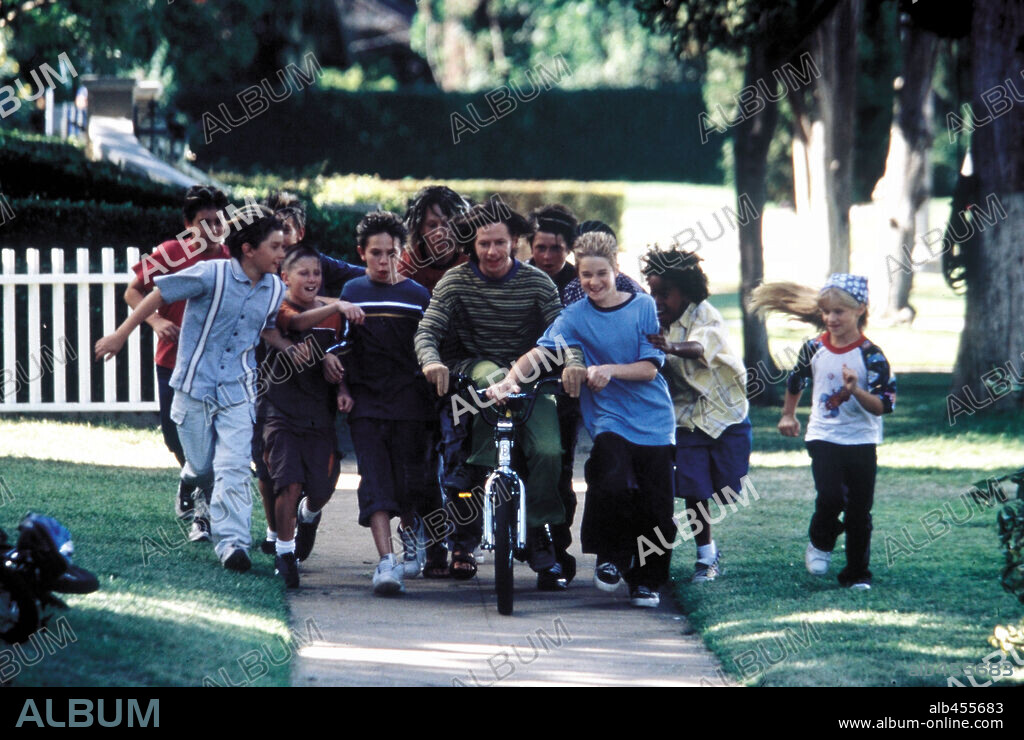 DAVID SPADE, JENNA BOYD and SCOTT TERRA in DICKIE ROBERTS: FORMER CHILD STAR, 2003, directed by SAM WEISMAN. Copyright TM/PARAMOUNT PICTURES / FELLMAN, MARK.