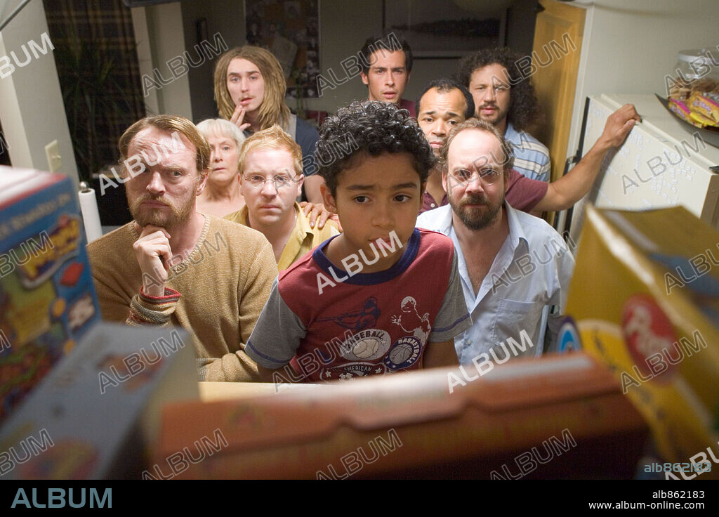 ETHAN COHN, GRANT MONOHON, JARED HARRIS, JEFFREY WRIGHT, JOHN BOYD, JOSEPH REITMAN, MARY BETH HURT, NOAH GRAY-CABEY y PAUL GIAMATTI en LA JOVEN DEL AGUA, 2006 (LADY IN THE WATER), dirigida por M. NIGHT SHYAMALAN. Copyright WARNER BROS. PICTURES / MASI, FRANK.
