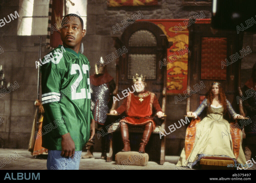 JEANNETTE WEEGAR, KEVIN CONWAY y MARTIN LAWRENCE en EL CABALLERO NEGRO, 2001 (BLACK KNIGHT), dirigida por GIL JUNGER. Copyright 20TH CENTURY FOX / GOODE, NICOLA.