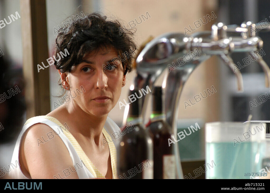 ELVIRA MINGUEZ en TAPAS, 2005, dirigida por JOSE CORBACHO y JUAN CRUZ. Copyright FILMAX.