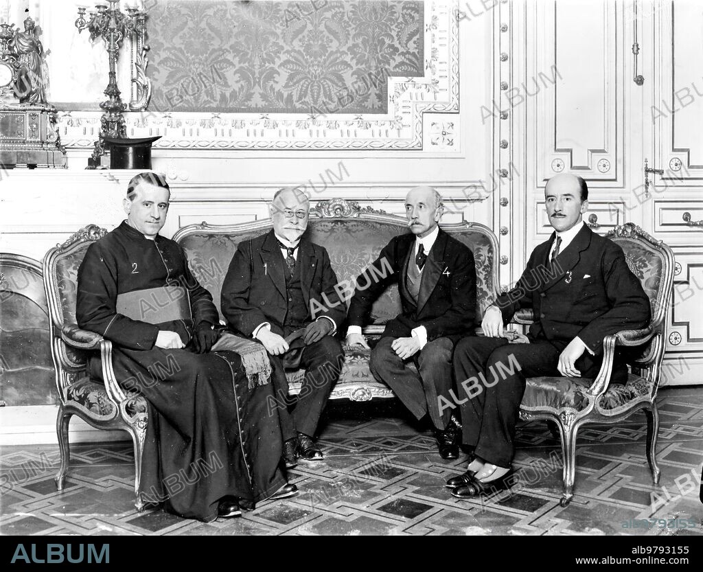 February 24, 1915. In the presidency of the council of Ministers. The Belgian Characters M. Cooreman (1), Canon Cartoon de Wiart (2) and the Minister of Belgium (3), during the visit they made to Mr. Dato (4) yesterday afternoon.