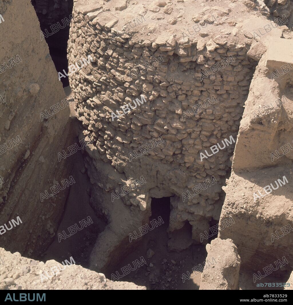RUINAS DE LA ZONA DE JOSUE (8000 A 5000 AC) - MURALLA DE JERICO - FOTO AÑOS 60.