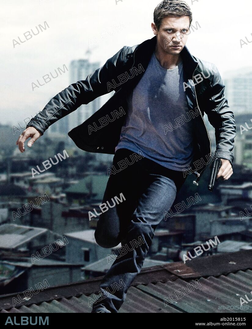 JEREMY RENNER in THE BOURNE LEGACY, 2012, directed by TONY GILROY. Copyright UNIVERSAL PICTURES.