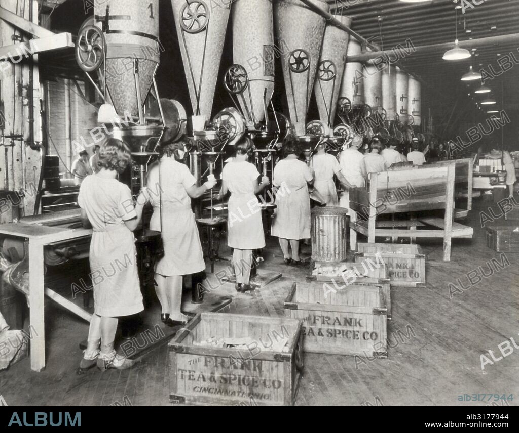 Cincinnati, Ohio:  c. 1921 Women filling spice jars at the Frank Tea & Spice Company.   © Underwood Archives / The Image Works.