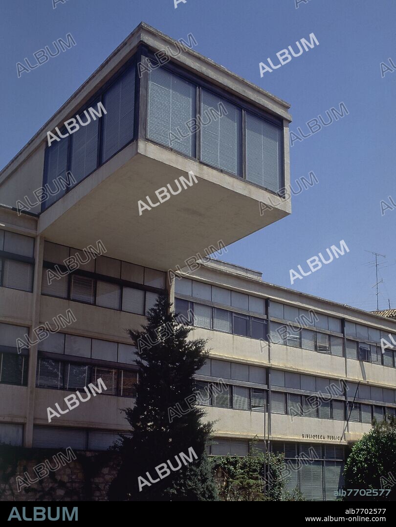 MIGUEL FISAC. FACHADA DE LA CASA DE CULTURA 1958 - ARQUITECTURA ESPAÑOLA SIGLO XX - ACTUAL BIBLIOTECA PUBLICA.