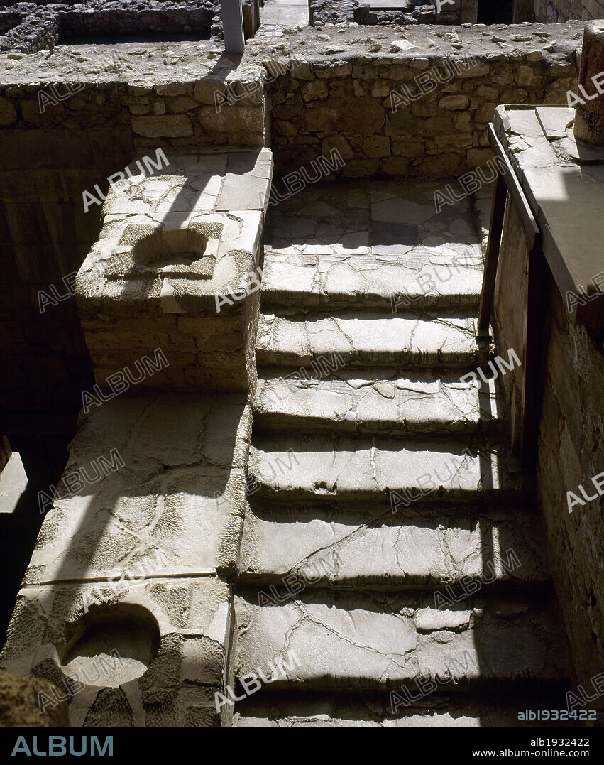 Civilización minoica. Creta. Grecia. Palacio de Knossos (1700-1450 a.C.). Residencia del rey, los dignatarios y el clero. Detalle arquitectónico de la Gran Escalera.