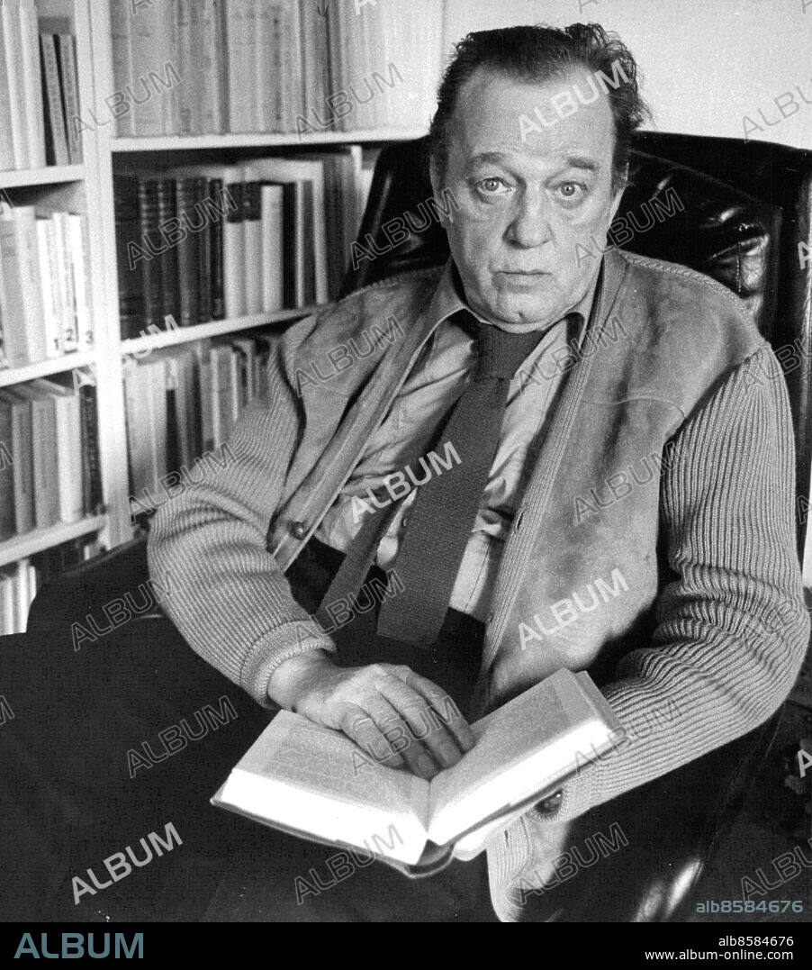 Stockholm 1982-02-12. Författaren Lars Ahlin i sitt hem i Äppelviken. Foto: Ragnhild Haarstad / SvD / TT / kod 12014.
