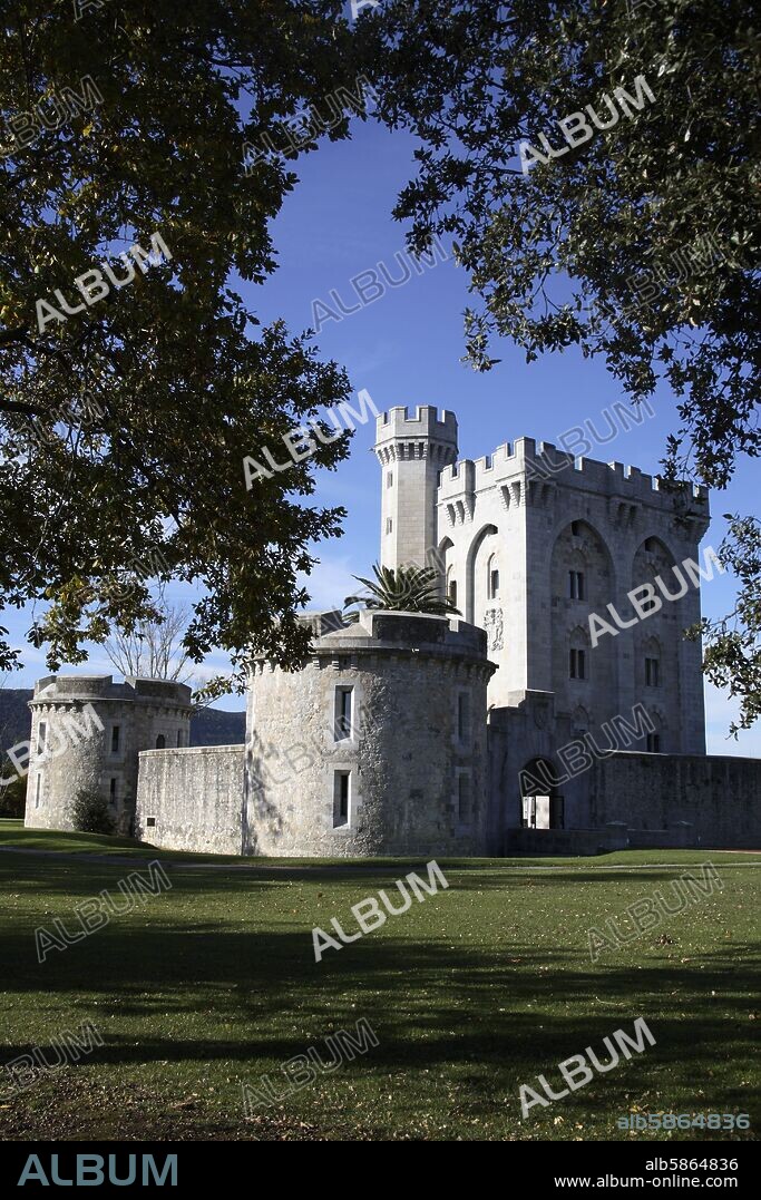 Castillo romántico de Arteaga; (margen derecha de la ría de Gernika).