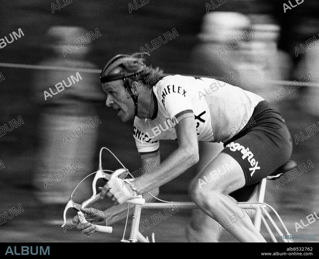 ARKIV 1974. Gösta "Fåglum" Pettersson vinner Skeppsholmen Runt i Stockholm.. Foto: Pressens Bild Kod:190. SCANÅIX SWEDEN.