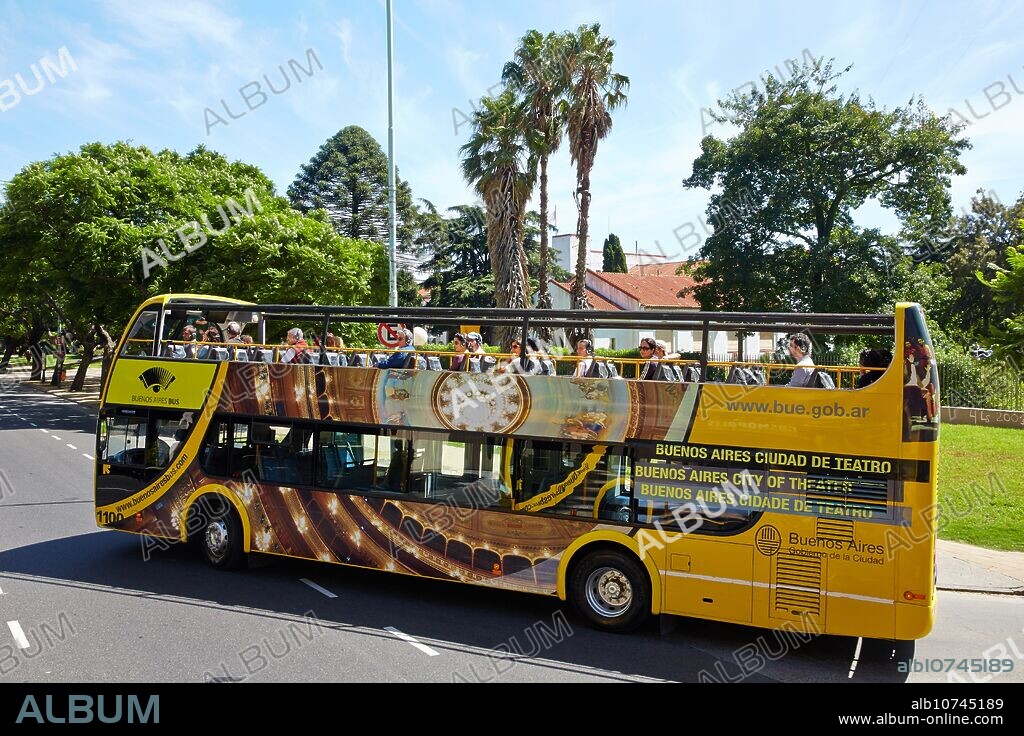 Bus Turistico. City Tour. Parque Tres de Febrero. Buenos Aires. Argentina.