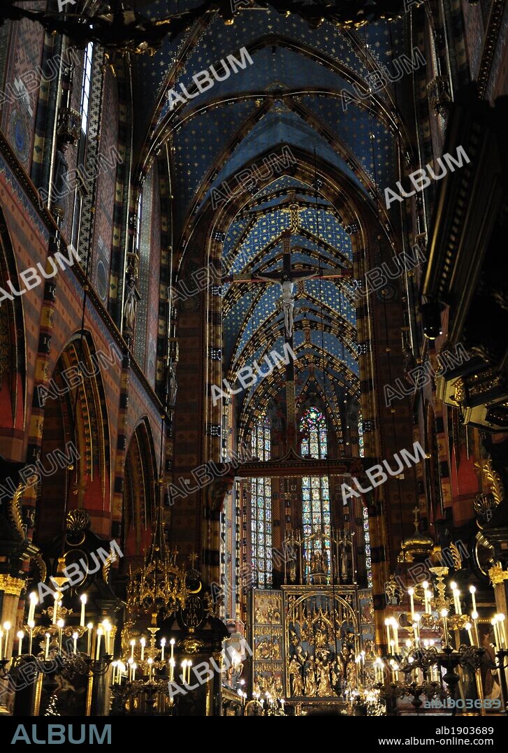 ARTE GOTICO. POLONIA. CATEDRAL DE WAWEL (Catedral de San Wenceslao y San Estanislao o Catedral de Cracovia). Construida entre 1320 y 1364, en estilo gótico. Interior del templo. Cerro de Wawel. Cracovia. (Patrimonio de la Humanidad de la Unesco). Europa.