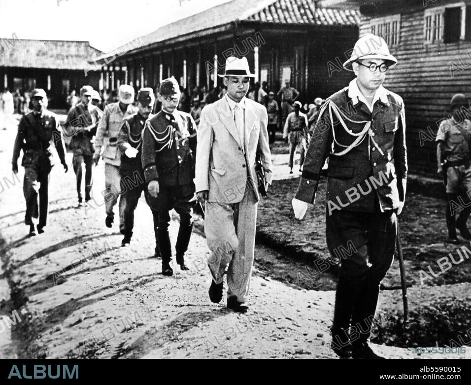 World War Two / Surrender by Japanese troops in China (Japanese-Chinese War 1937-45), August 1945. Arrival of the Japanese delegation for the surrender negotiations at Chihkiang airfield, Honan province. Photo, 21/8/1945.