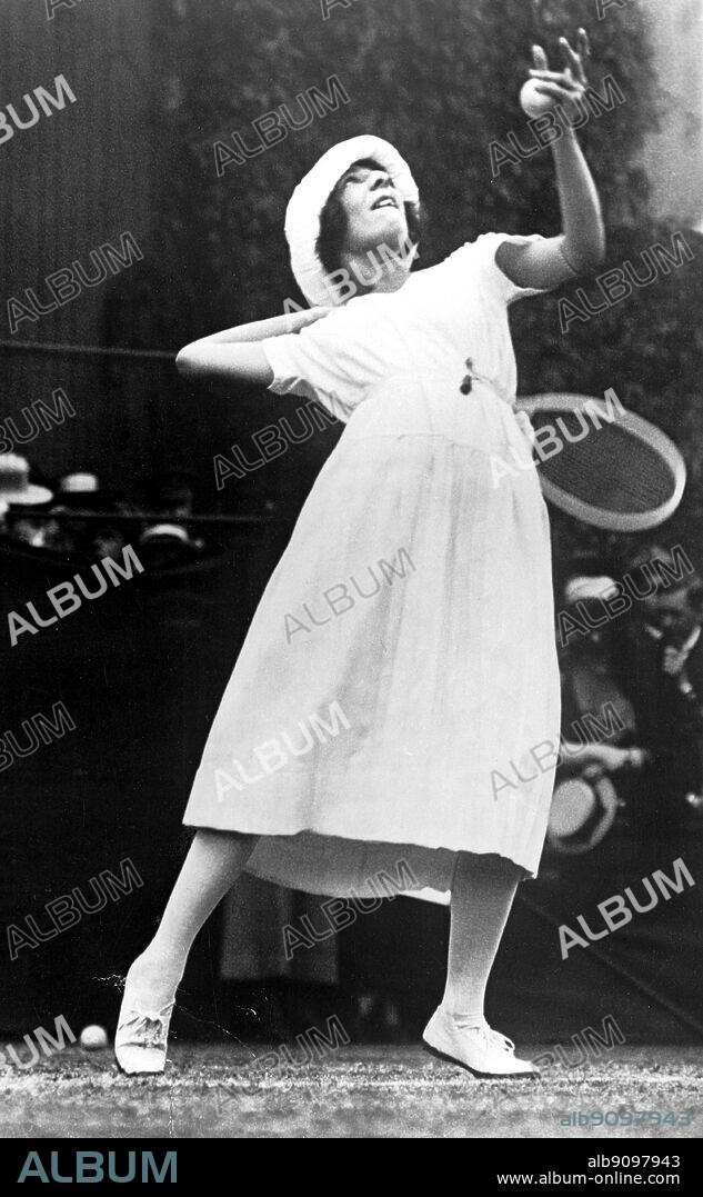 Suzanne Lenglen 1919. The Encyclopedia of Tennis page 151.