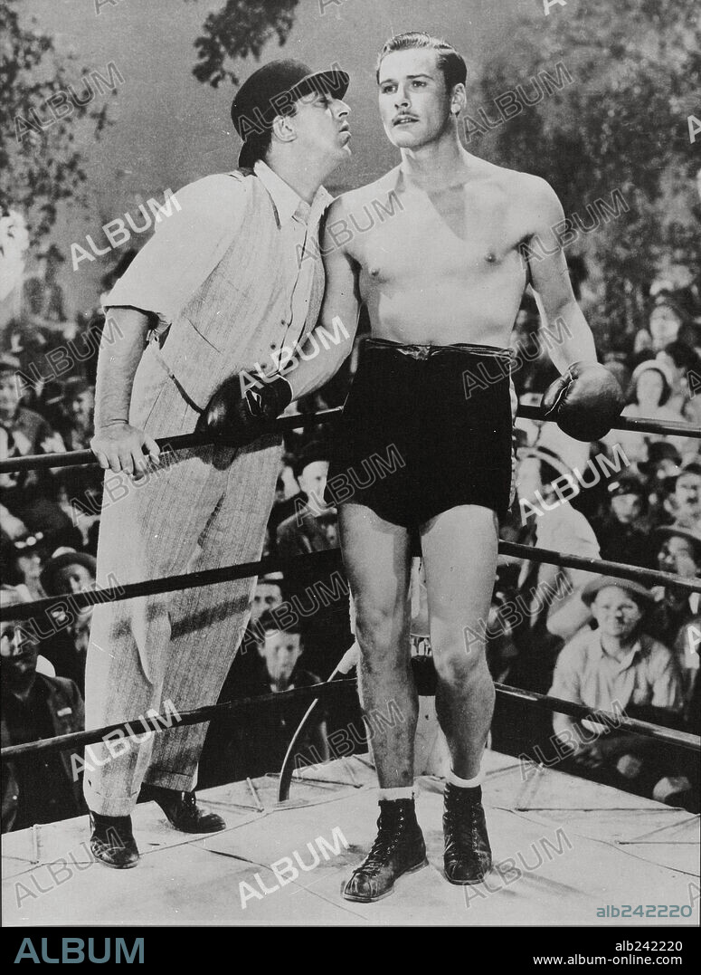 ALLEN JENKINS and ERROL FLYNN in GENTLEMAN JIM, 1942, directed by RAOUL WALSH. Copyright WARNER BROS/FIRST NATIONAL.