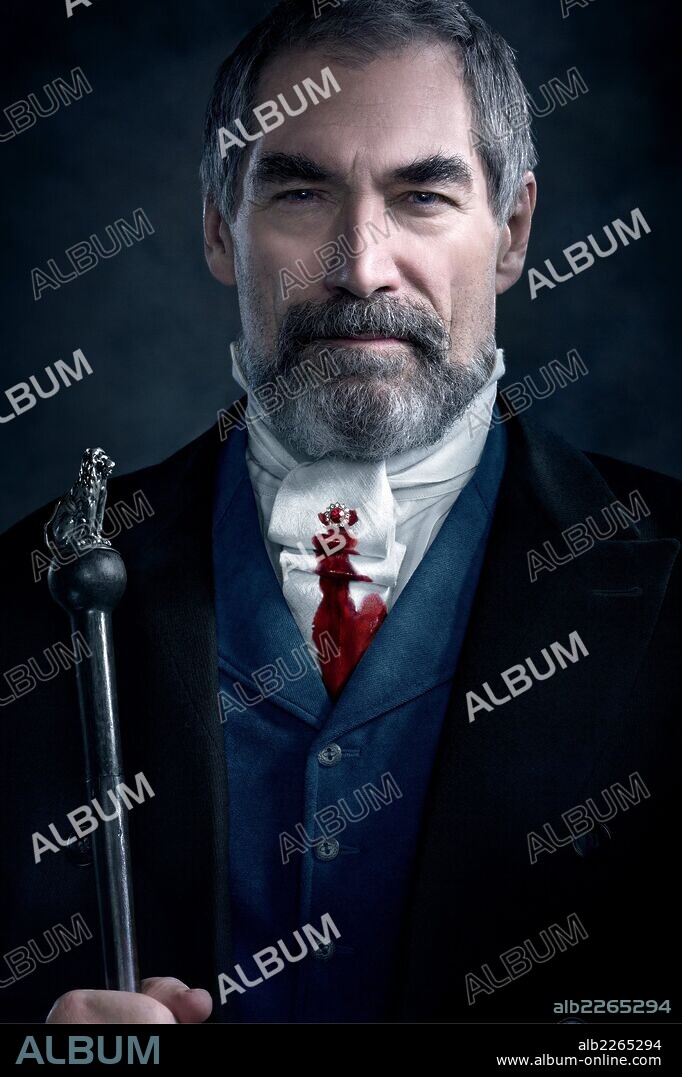 TIMOTHY DALTON en PENNY DREADFUL, 2014, dirigida por JOHN LOGAN. Copyright DESERT WOLF PRODUCTIONS.