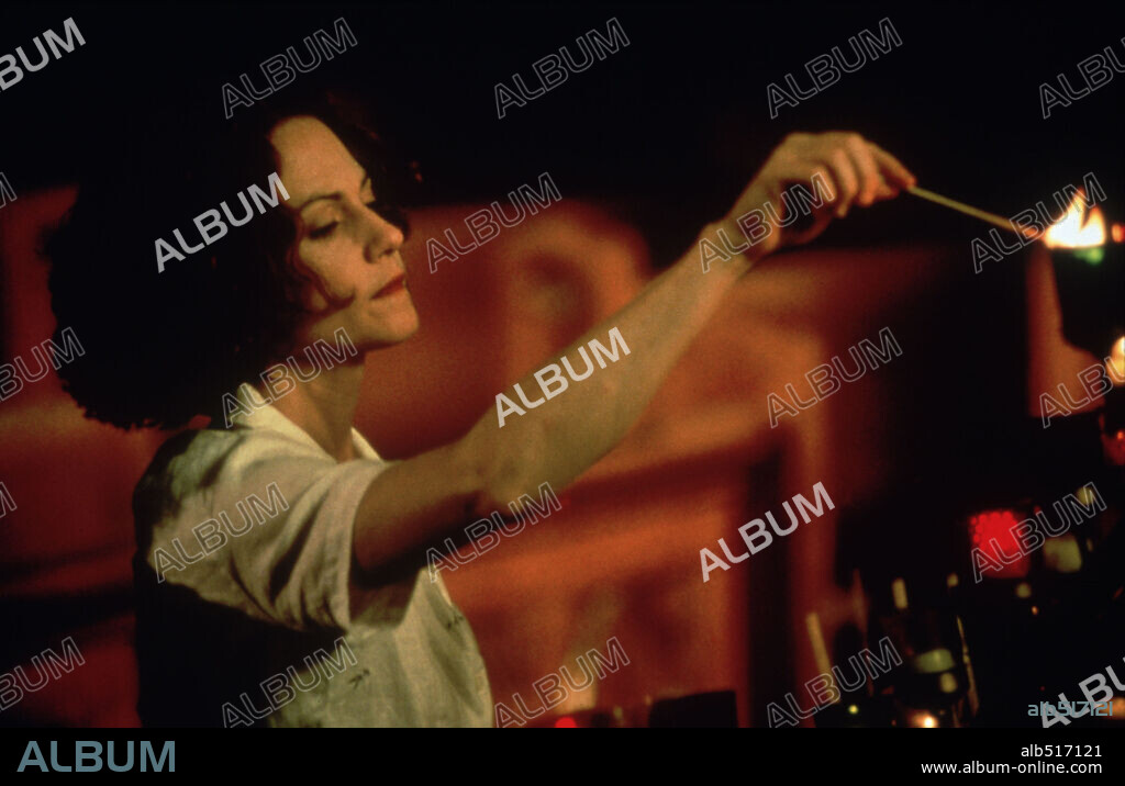 HOLLY HUNTER in WOMAN WANTED, 2000, directed by KIEFER SUTHERLAND. Copyright PHOENICIAN ENTERTAINMENT.