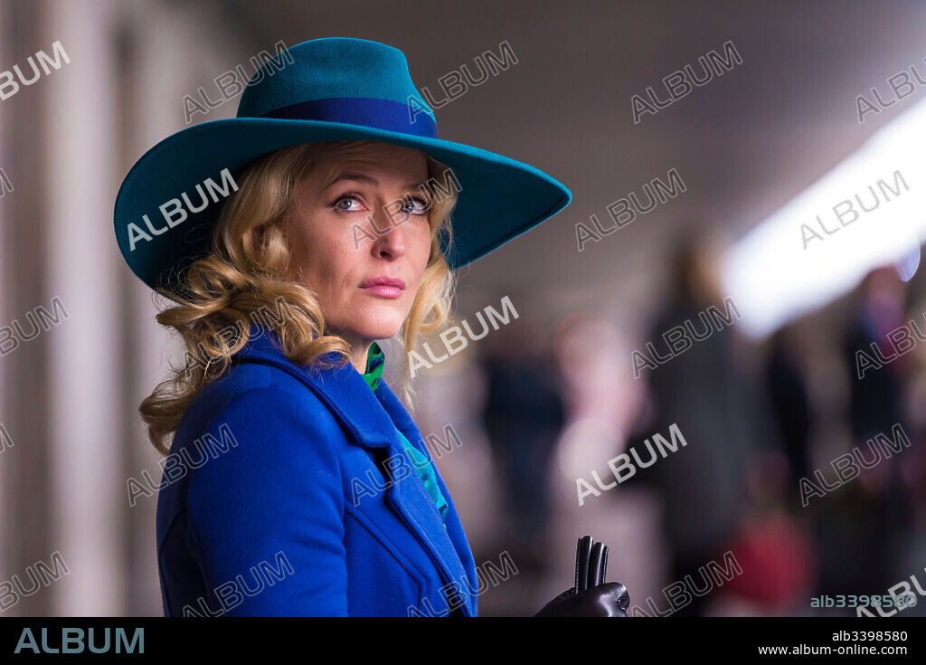 GILLIAN ANDERSON in HANNIBAL (2013), directed by MICHAEL RYMER and TIM HUNTER. Copyright DINO DE LAURENTIIS.