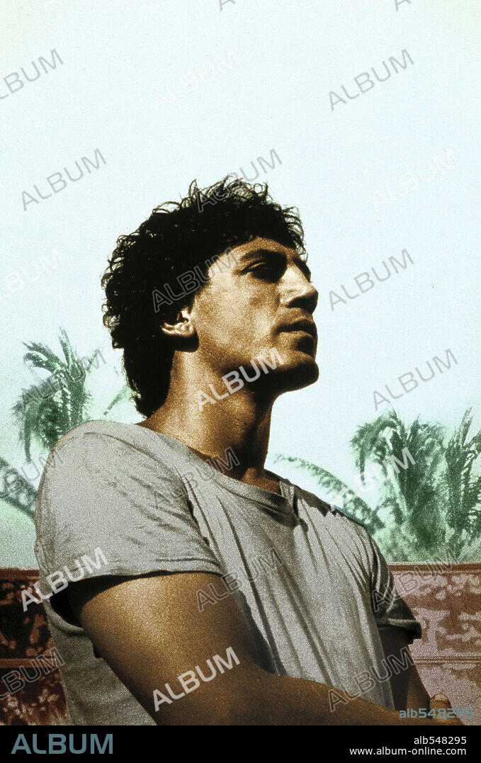 JAVIER BARDEM in BEFORE NIGHT FALLS, 2000, directed by JULIAN SCHNABEL. Copyright GRANDVIEW PRODUCTIONS.