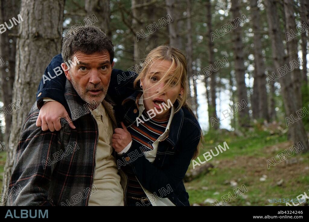 ANTONIO BANDERAS y PIPER PERABO en MARIPOSA NEGRA, 2017 (BLACK BUTTERFLY), dirigida por BRIAN GOODMAN. Copyright AMBI PICTURES.