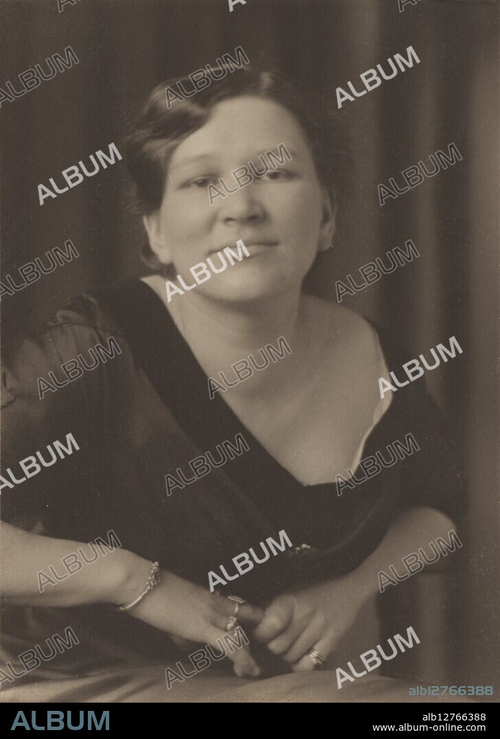 FREDERICK HENRY EVANS. Phyllis Hatton, about 1900.