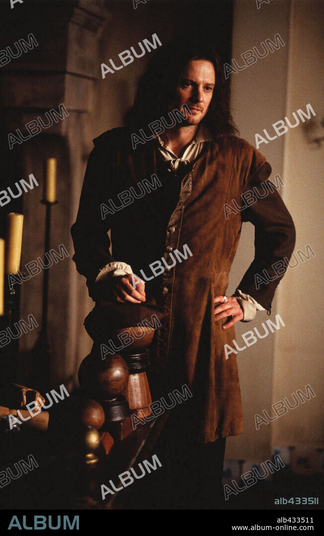 COLIN FIRTH en LA JOVEN DE LA PERLA, 2003 (GIRL WITH A PEARL EARRING), dirigida por PETER WEBBER. Copyright LIONS GATE FILMS.
