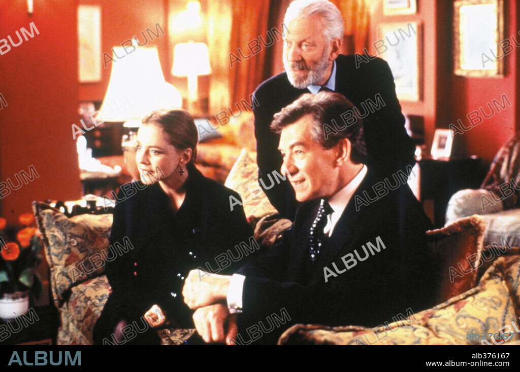 DONALD SUTHERLAND, IAN McKELLEN and STOCKARD CHANNING in SIX DEGREES OF SEPARATION, 1993, directed by FRED SCHEPISI. Copyright M.G.M.