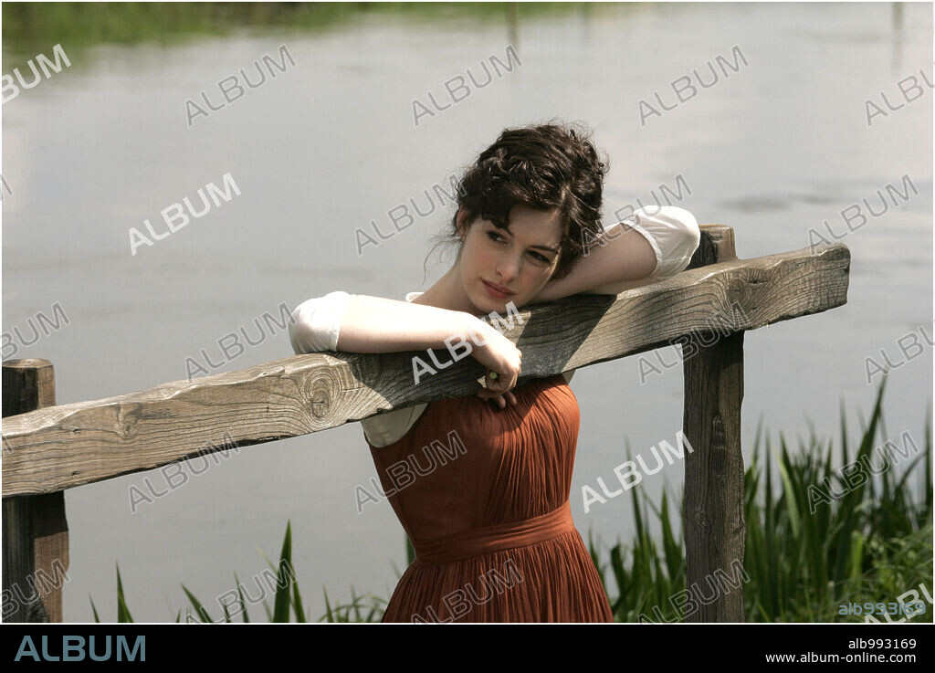 ANNE HATHAWAY en LA JOVEN JANE AUSTEN, 2007 (BECOMING JANE), dirigida por JULIAN JARROLD. Copyright BLUEPRINT PICTURES/ECOSSE FILMS/OCTAGON FILMS/SCION FILMS LI.