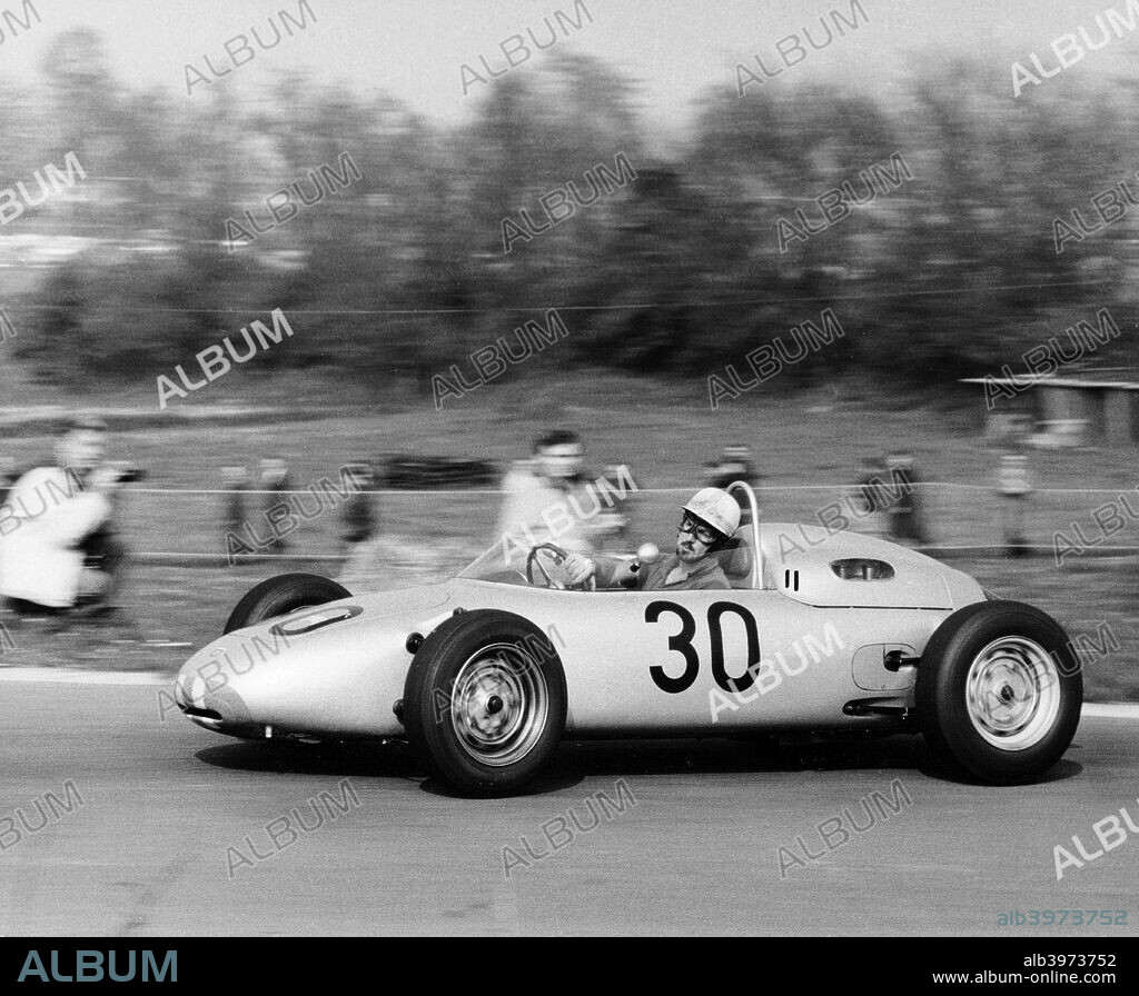 Jo Bonnier driving a works Porsche Formula 1 car, Brussels Grand Prix, Belgium, 1961. Swedish racing driver Bonnier competed in Formula 1 and sportscar racing between 1956 and 1972, when he was killed in an accident at Le Mans. He was not classified in this non-championship race, despite winning the first of the three heats over which it was run. He drove for Porsche in Formula 1 in the 1961 and 1962 seasons.