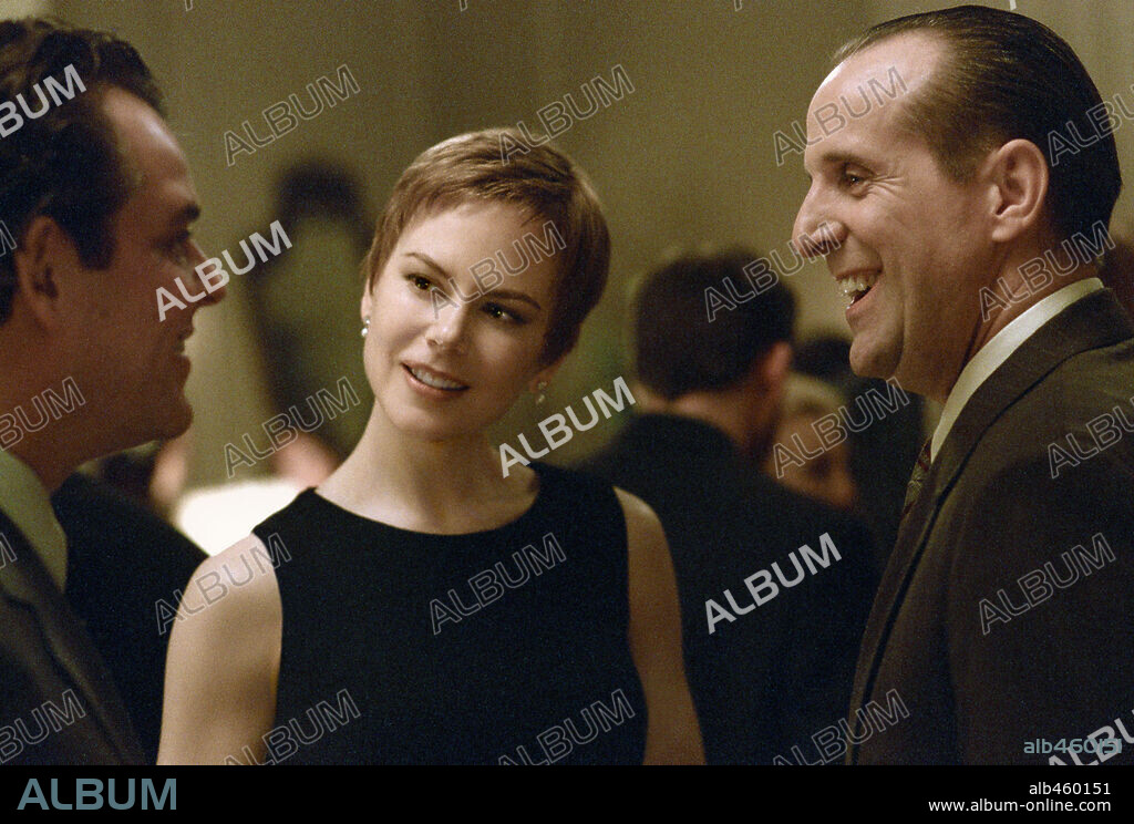 DANNY HUSTON, NICOLE KIDMAN y PETER STORMARE en REENCARNACION, 2004 (BIRTH), dirigida por JONATHAN GLAZER. Copyright NEW LINE CINEMA.