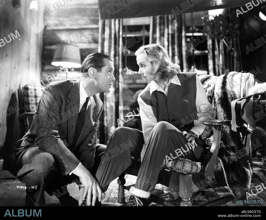 CAROLE LOMBARD and ROBERT MONTGOMERY in MR. & MRS. SMITH, 1941, directed by ALFRED HITCHCOCK. Copyright RKO.