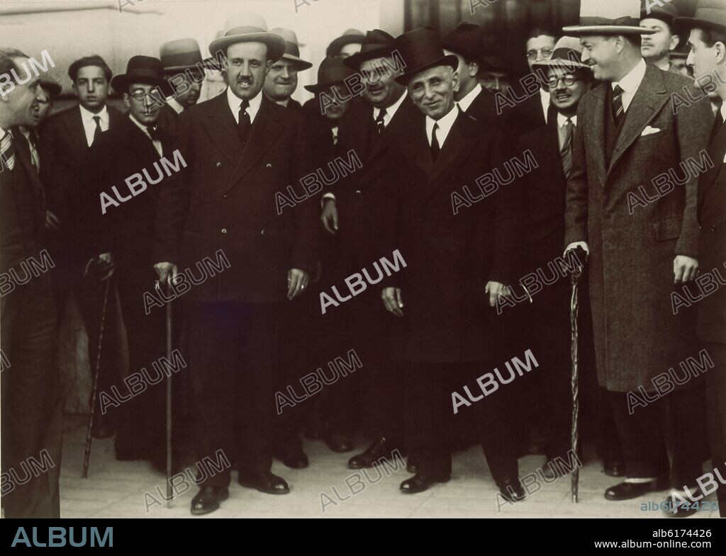 FOTOGRAFIA BLANCO Y NEGRO-PERSONAJES DE LA II  REPUBLICA 1931-Nº INV 23165.