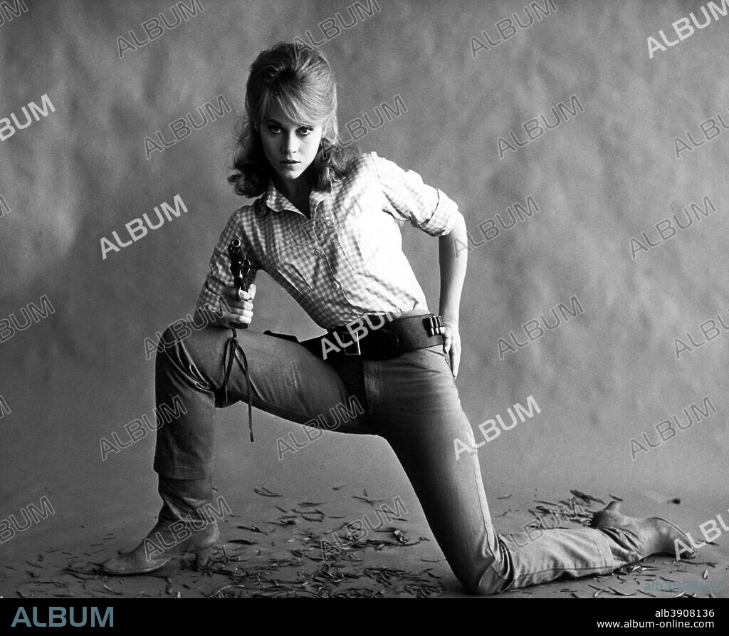 JANE FONDA en LA INGENUA EXPLOSIVA, 1965 (CAT BALLOU), dirigida por ELLIOT SILVERSTEIN. Copyright COLUMBIA PICTURES.