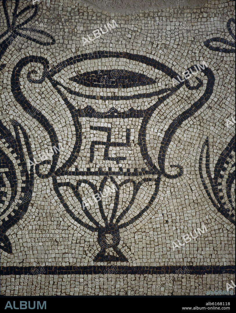 MOSAICO DE CASA-BASILICA - CRATERA CON CRUZ GAMADA - SIMBOLO SOLAR.