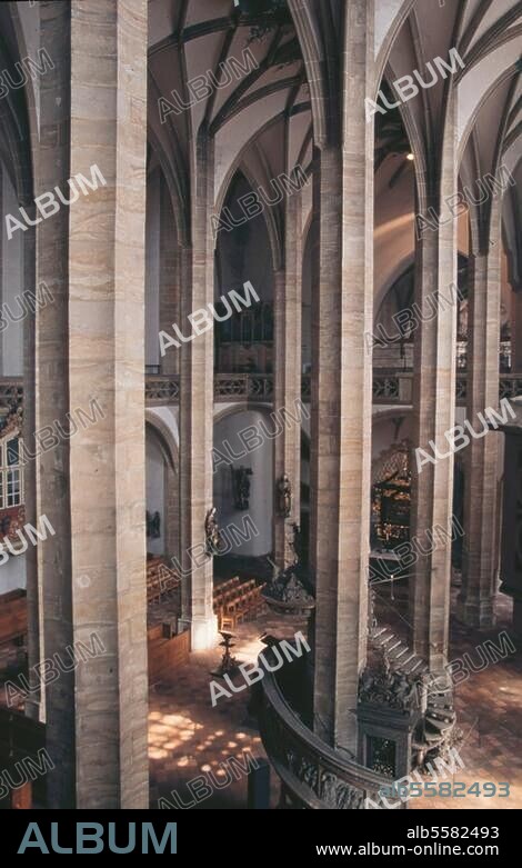 Freiberg (Sachsen), Dom St. Maria (Unser Lieben Frauen), (spätgot. Hallenkirche 1484-1501 mit Resten des roman. Vorgängerbaus). Innenansicht der Halle von der Empore aus gesehen. Foto, 1993.