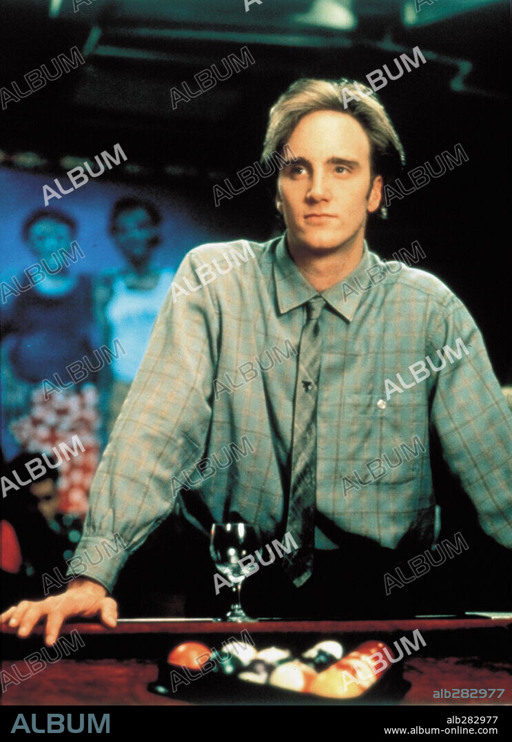 JAY MOHR in 200 CIGARRETTES, 1999, directed by RISA BRAMON GARCIA. Copyright PARAMOUNT PICTURES.