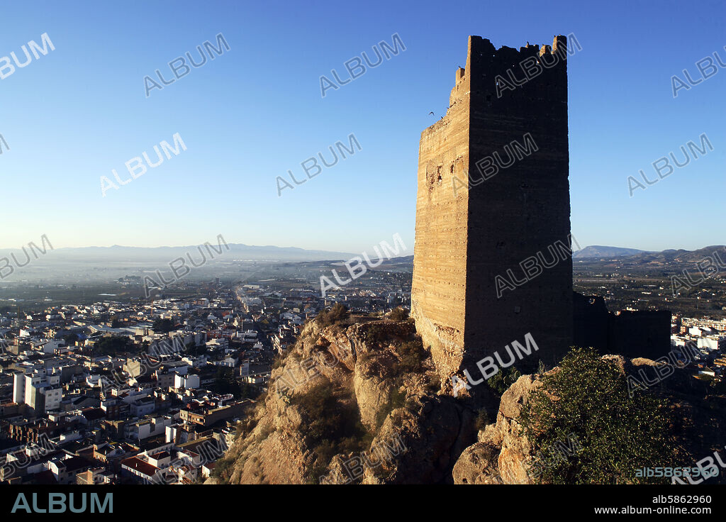 Alhama de Murcia; restos castillo / fortaleza árabe y vista de ciudad; montaña de La Muela.